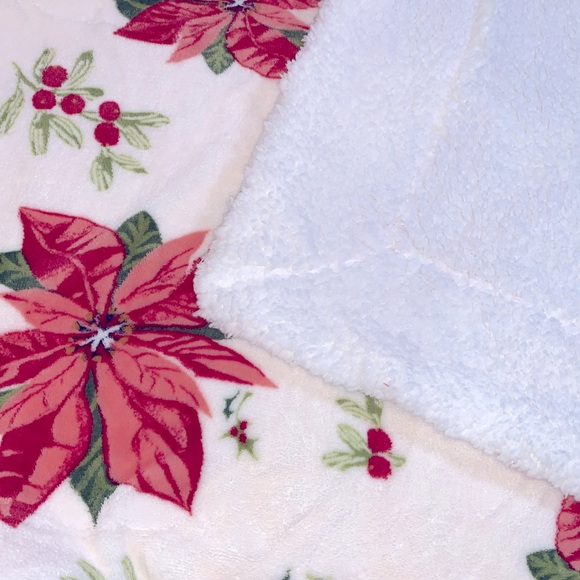 NWT Threshold Plush Sherpa Throw, Fall Decor Floral Pointsettia Design, 50”x60” - Picture 9 of 12